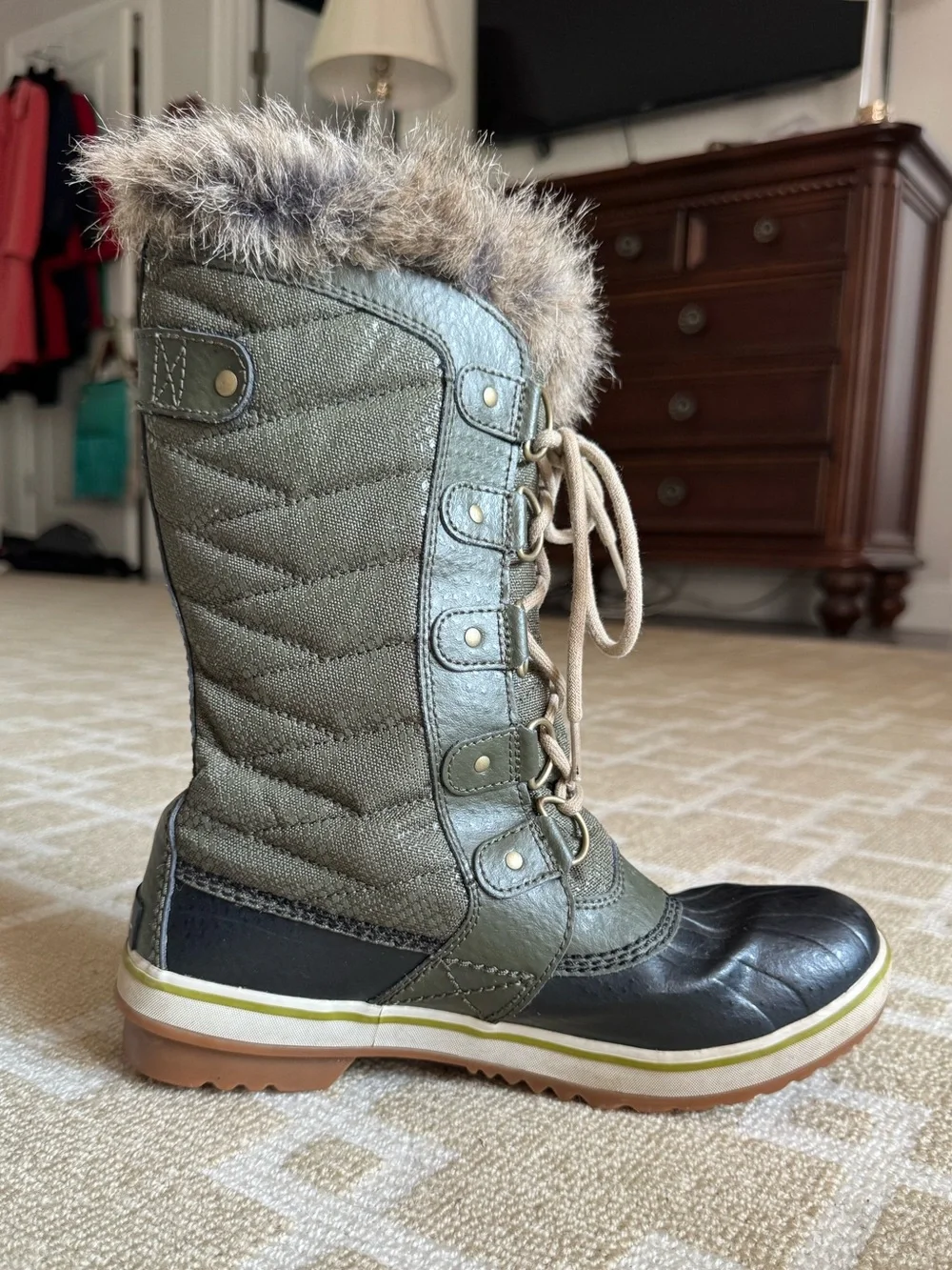 Sorel Tofino II Waterproof Faux Fur Snow Boots Olive Green Black Size 7.5